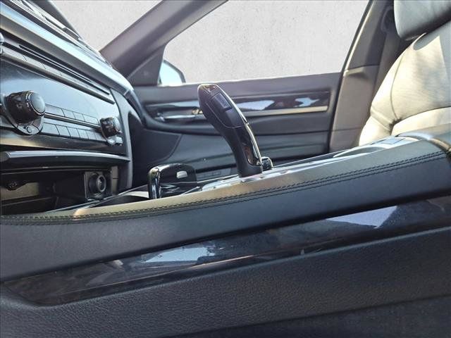 Used 2013 BMW 750i RWD image 12