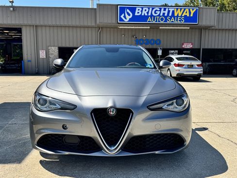 Used 2019 Alfa Romeo Giulia AWD image 4