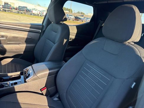 Used 2022 Hyundai Santa Cruz SEL Premium image 17