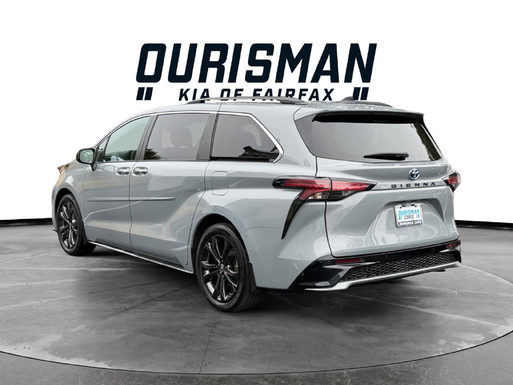 Used 2023 Toyota Sienna XSE w/ XSE Plus Package FWD image 4