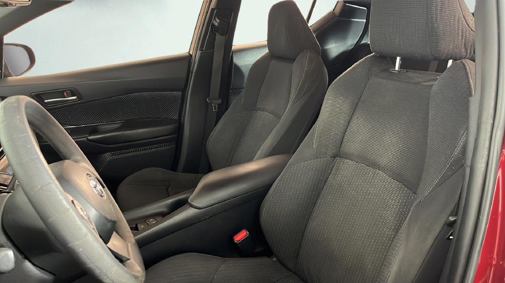 Used 2019 Toyota C-HR LE FWD image 32