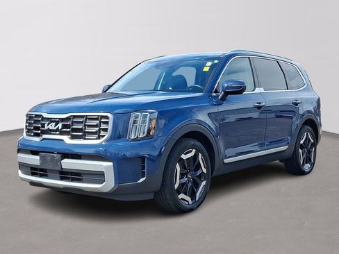 Used 2023 Kia Telluride S w/ S Sunroof Package image 3