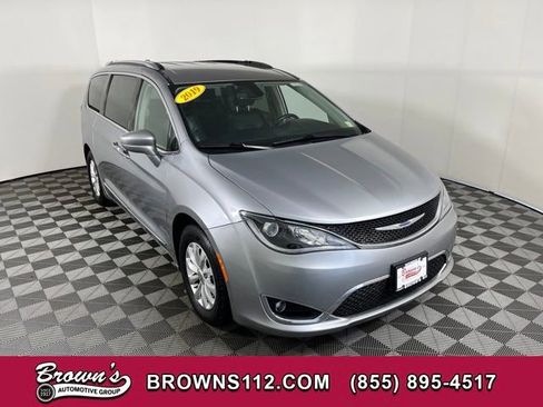 Used 2019 Chrysler Pacifica Touring-L image 1