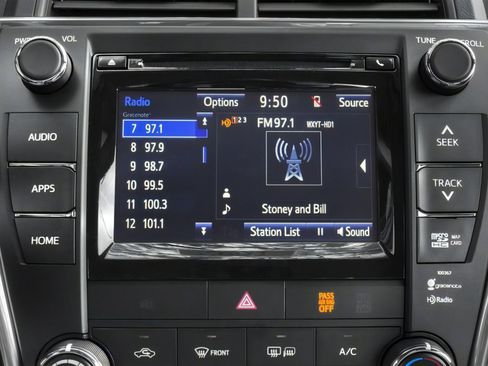 Used 2017 Toyota Camry SE w/ Moonroof Package image 10