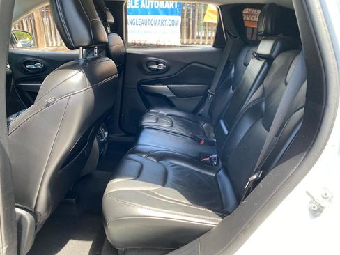 Used 2019 Jeep Cherokee Limited AWD/4WD image 9