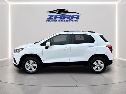 Used 2022 Chevrolet Trax LT w/ LT Convenience Package AWD/4WD image 3