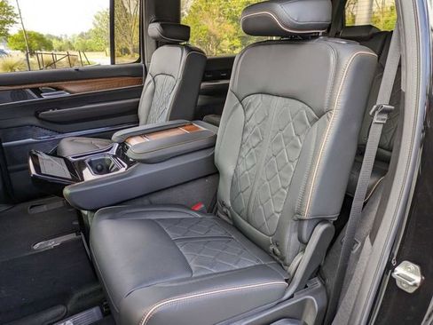 Used 2024 Jeep Grand Wagoneer Series III image 27