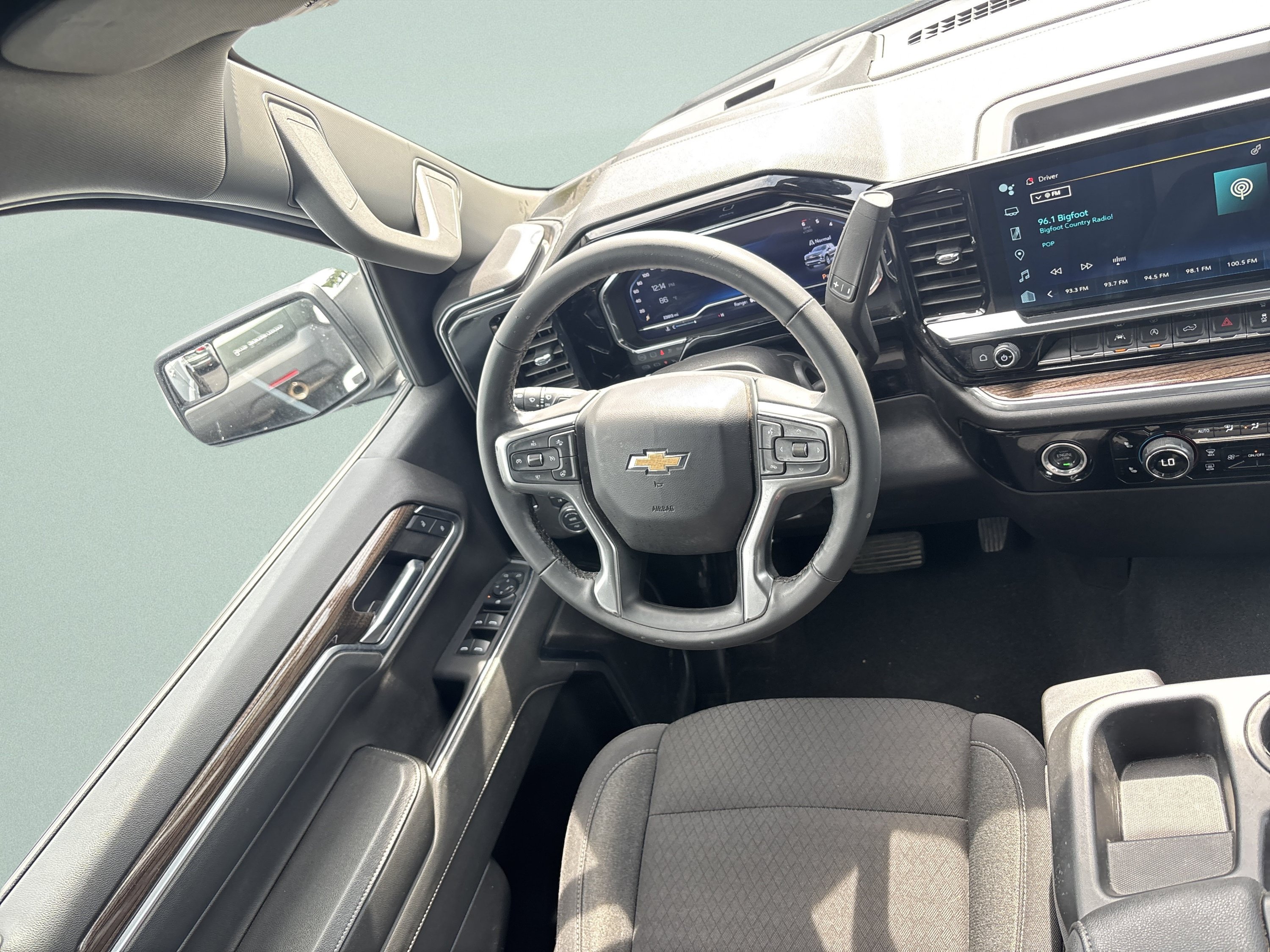 Used 2024 Chevrolet Silverado 1500 LT AWD/4WD image 25