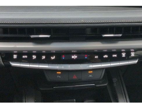 Used 2025 Cadillac XT4 Premium Luxury FWD image 10