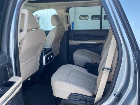 Used 2022 Ford Expedition Limited image 13