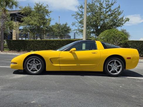 Used 2001 Chevrolet Corvette Coupe w/ Preferred Equipment Group2 RWD image 3