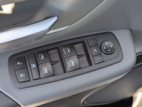 Used 2020 RAM 1500 Big Horn AWD/4WD image 17