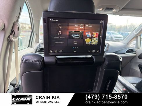 Used 2019 Chrysler Pacifica Touring-L Plus image 28