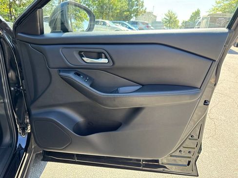Used 2025 Nissan Rogue SV AWD/4WD image 38