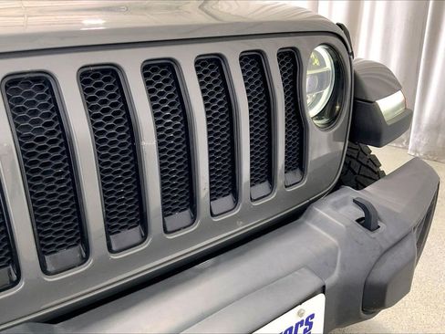 Used 2021 Jeep Wrangler Unlimited Sahara AWD/4WD image 7