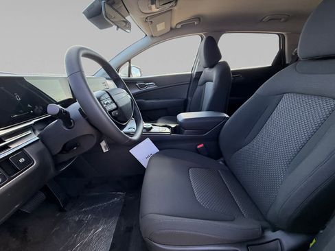 New 2026 Kia Sportage LX image 9