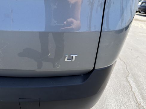 Used 2023 Chevrolet Traverse LT FWD image 43