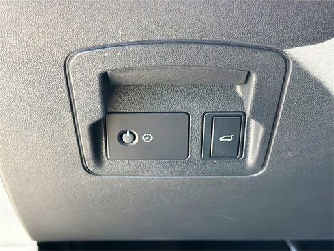 Used 2025 Land Rover Range Rover Velar S image 36