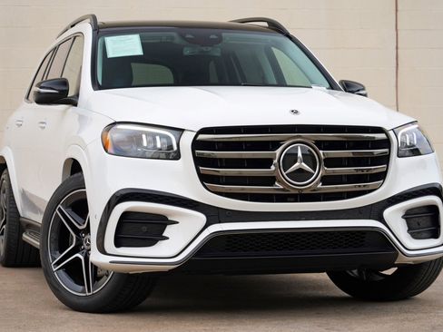 Used 2024 Mercedes-Benz GLS 450 4MATIC image 4