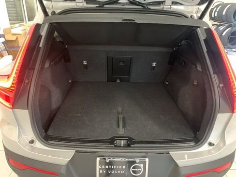 Used 2025 Volvo XC40 B5 Plus image 7