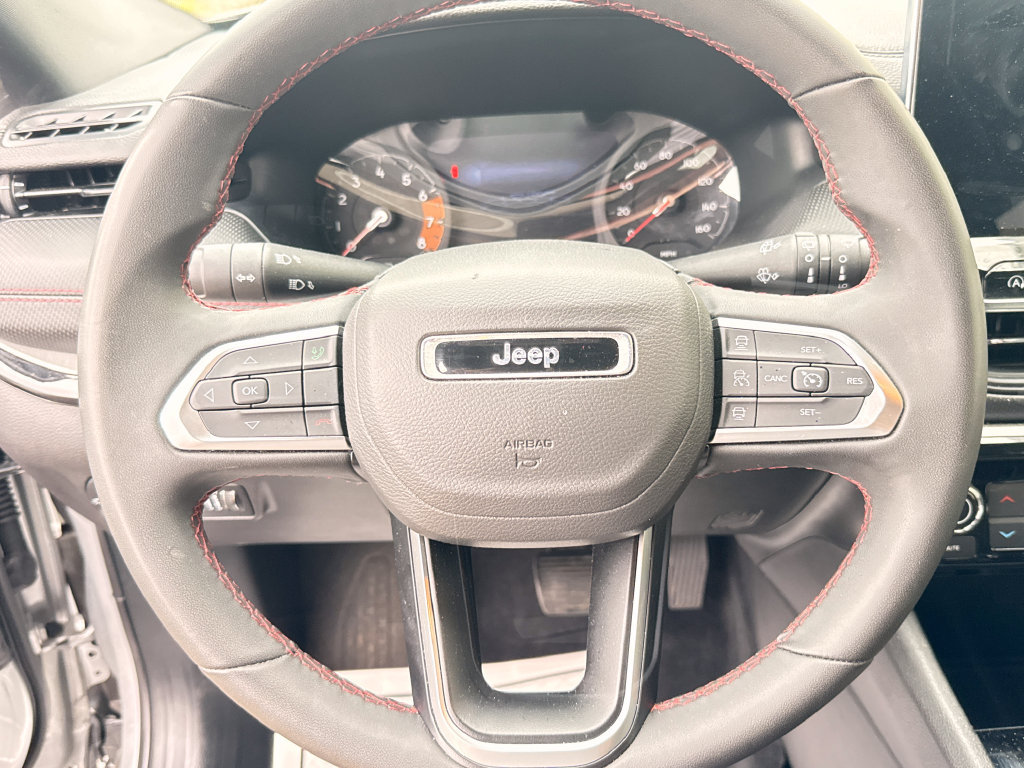 Used 2025 Jeep Compass Trailhawk AWD/4WD image 16