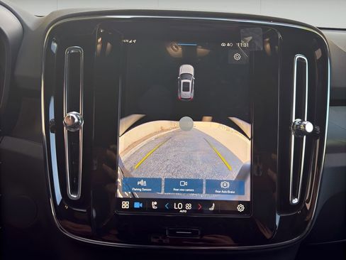 New 2025 Volvo EX40 Core w/ Climate Package AWD/4WD image 15