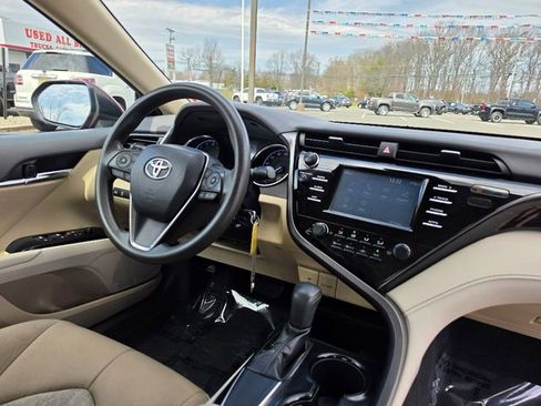 Used 2019 Toyota Camry LE image 13
