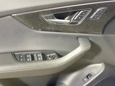 Used 2022 Audi Q8 Prestige AWD/4WD image 22