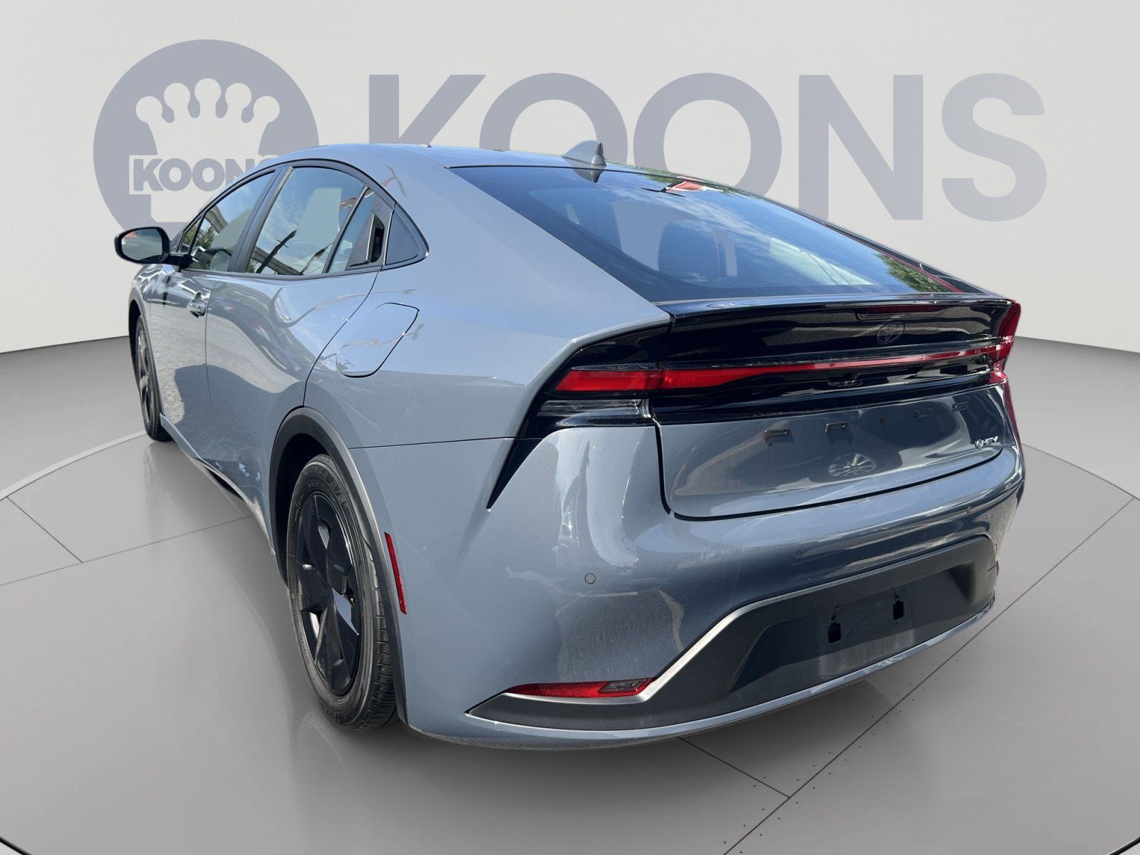 Used 2025 Toyota Prius LE FWD image 2