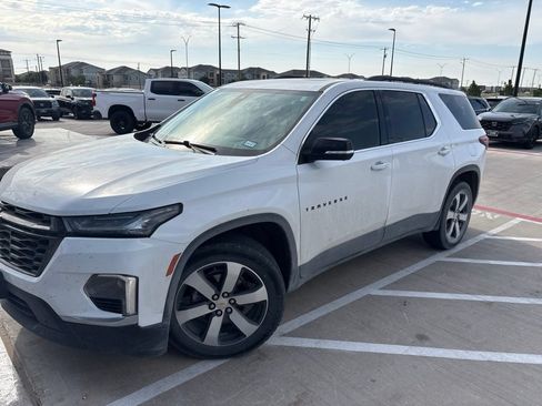 Used 2022 Chevrolet Traverse LT w/ LT Premium Package FWD image 1
