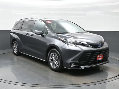 Used 2025 Toyota Sienna XLE FWD image 8