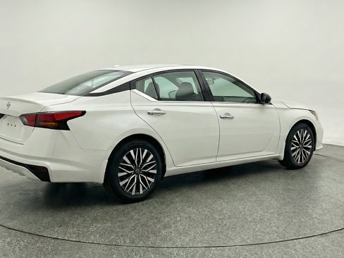 Used 2025 Nissan Altima 2.5 SV FWD image 9