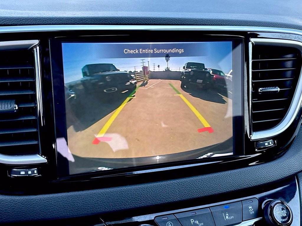Used 2025 Chrysler Voyager LX FWD image 18