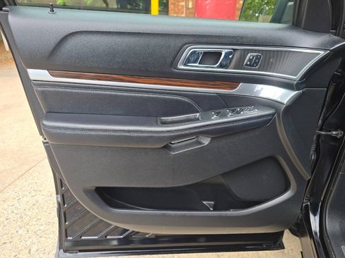 Used 2017 Ford Explorer Limited w/ Equipment Group 301A AWD/4WD image 10