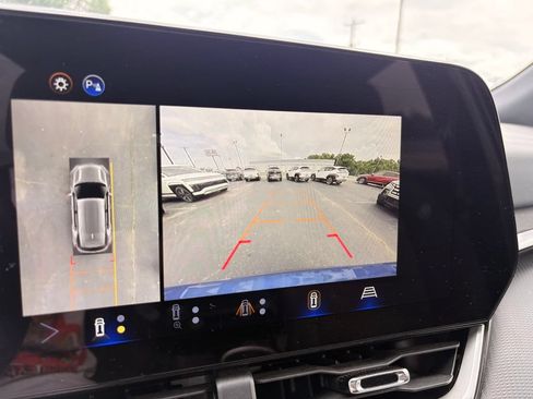Used 2025 Chevrolet Equinox LT w/ Safety and Technology Package FWD image 17