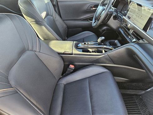 Used 2025 Toyota Crown Platinum image 12