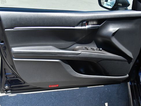 Used 2022 Toyota Camry SE FWD image 14