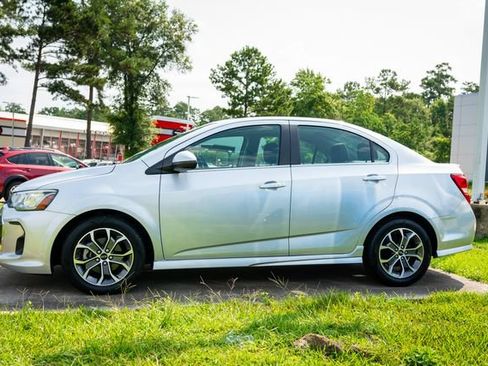 Used 2018 Chevrolet Sonic LT w/ Convenience Package FWD image 2