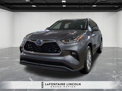 Used 2022 Toyota Highlander Limited image 1