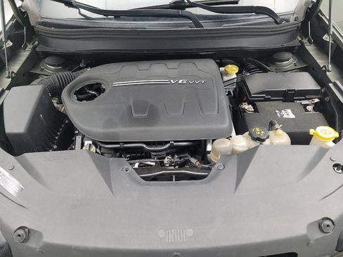 Used 2019 Jeep Cherokee Limited AWD/4WD image 30