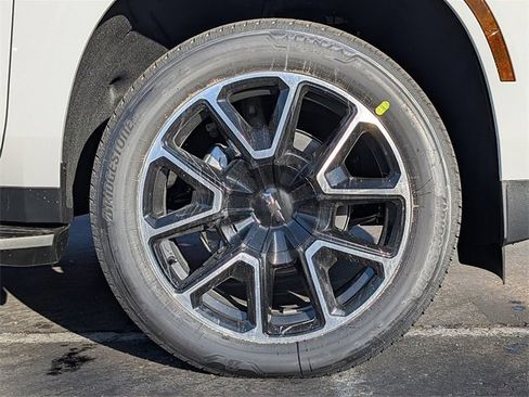 New 2026 Chevrolet Suburban RST w/ RST Capability Package image 6