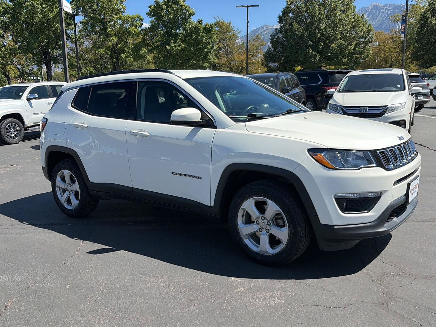Used 2019 Jeep Compass Latitude w/ Popular Equipment Group AWD/4WD image 3