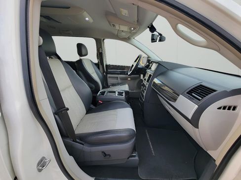 Used 2010 Chrysler Town & Country Touring Plus w/ Premium Group image 36