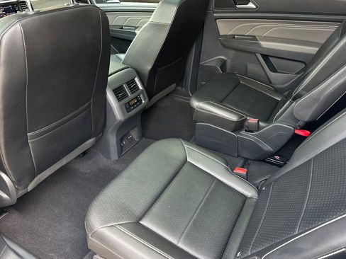 Used 2023 Volkswagen Atlas SE w/ Panoramic Sunroof Package FWD image 12