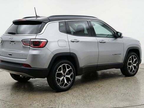 Used 2025 Jeep Compass Limited image 9
