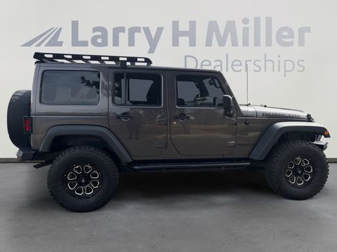 Used 2016 Jeep Wrangler Unlimited Rubicon w/ Connectivity Group AWD/4WD image 6