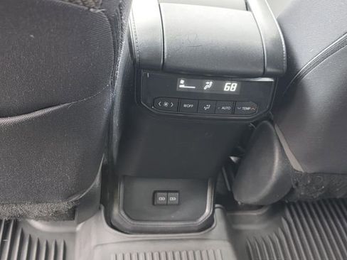 Used 2023 Toyota Highlander L FWD image 11