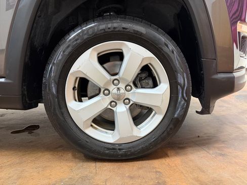 Used 2019 Jeep Compass Latitude w/ Cold Weather Group AWD/4WD image 43