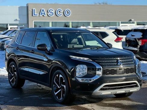 Used 2023 Mitsubishi Outlander SE image 40