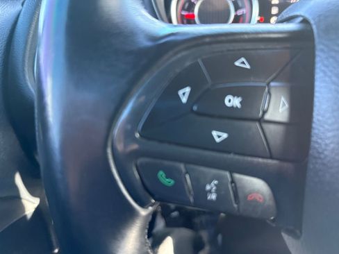 Used 2016 Dodge Challenger SXT image 21